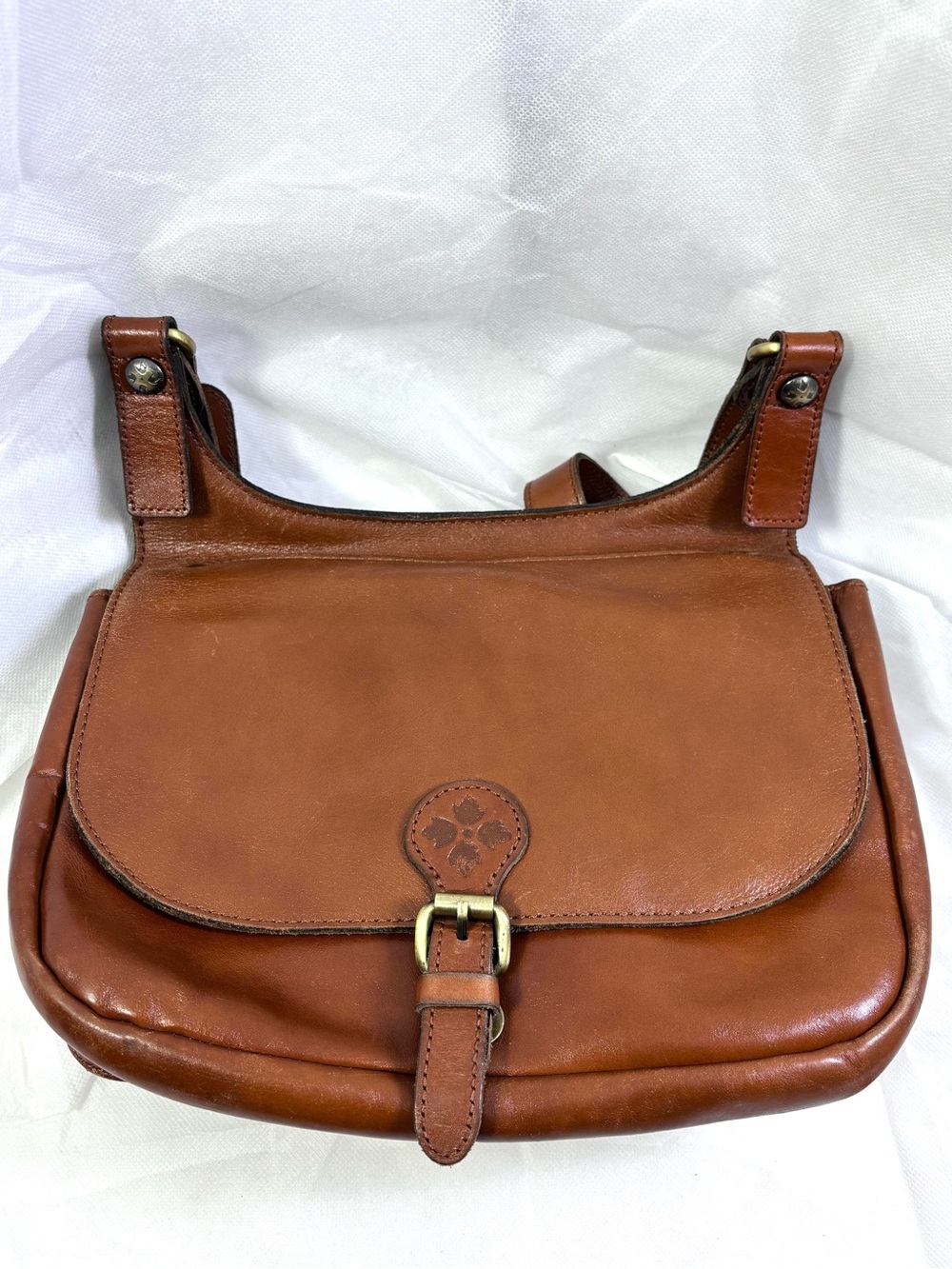 Patricia Nash London Smooth Leather Saddle Bag. Tan/Gold. - Picture 2 of 13